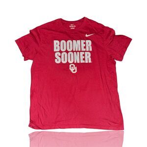 Nike Oklahoma Sooners Boomer Sooner Red Graphic T-Shirt Unisex M: SEC Football